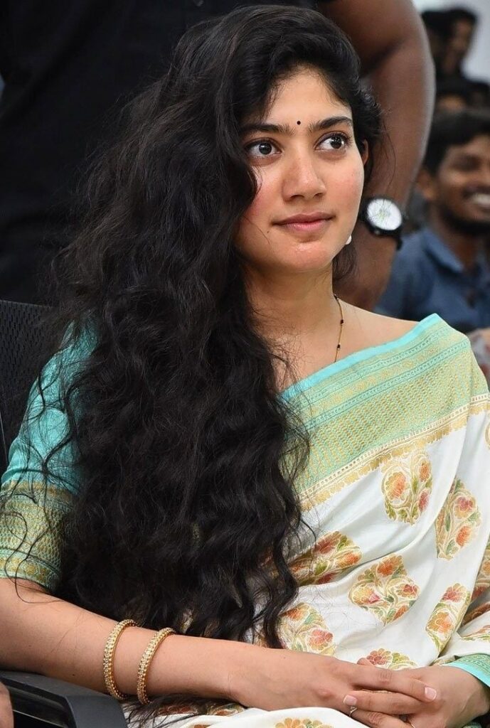 Sai Pallavi Beautiful Images, Sai Pallavi latest Images, Sai Pallavi New Images, Sai Pallavi Photos, Sai Pallavi pics, Sai Pallavi saree Images, Latest telugu cinema News, 