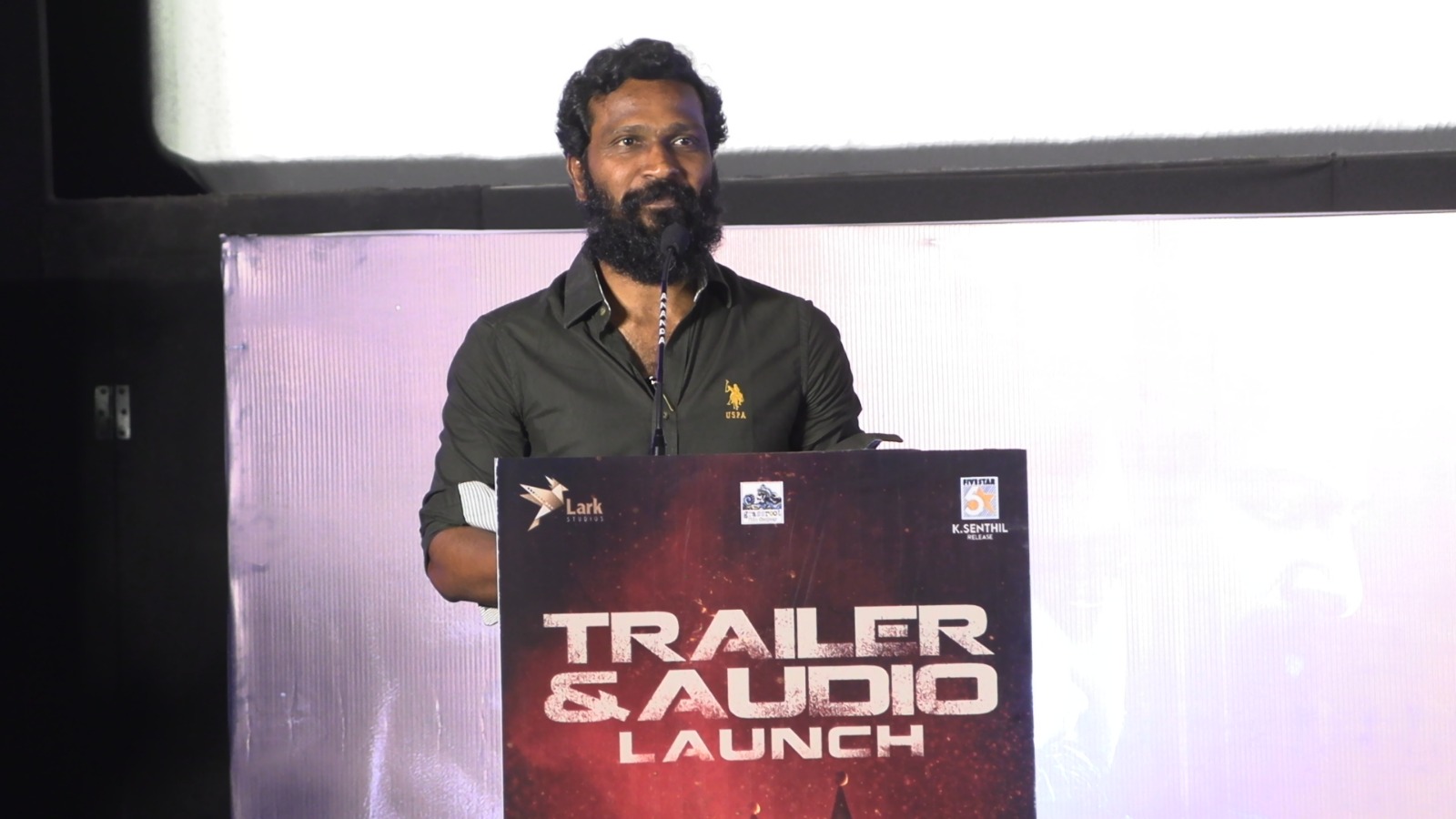 Vetrimaaran Narrated The Story To Two Tollywood Stars
