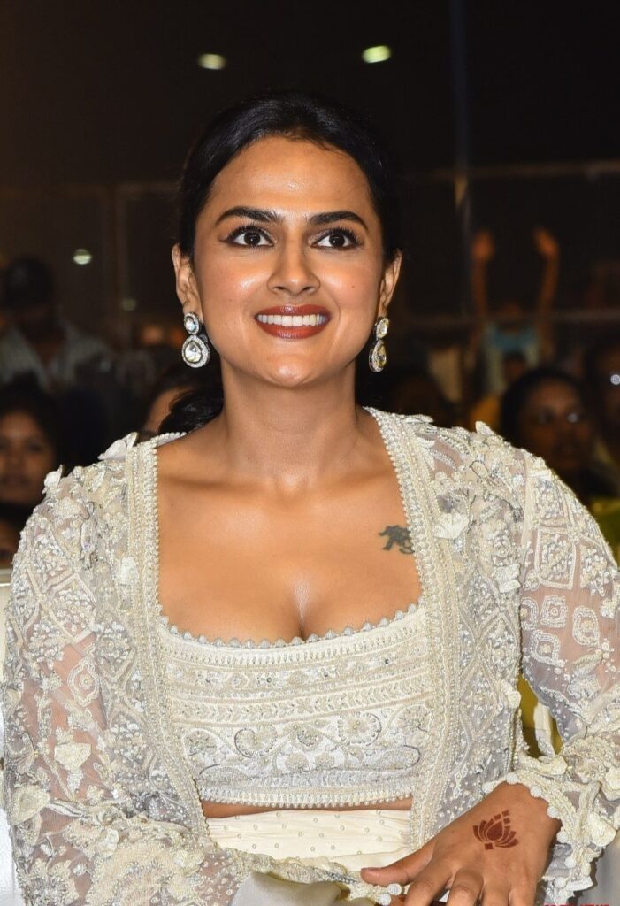 Shraddha Srinath Stunning Images, Shraddha Srinath Beautiful Images, Shraddha Srinath Photos, Shraddha Srinath pics, Shraddha Srinath stills, Shraddha Srinath