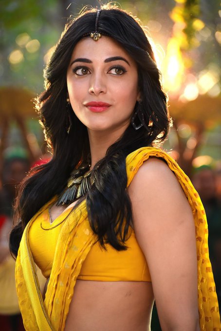 Shruthi Haasan Stunning Images, Shruthi Haasan Beautiful Images, Shruthi Haasan Stills, Shruthi Haasan Pics, Shruthi Haasan Pictures, Shruthi Haasan Photos,