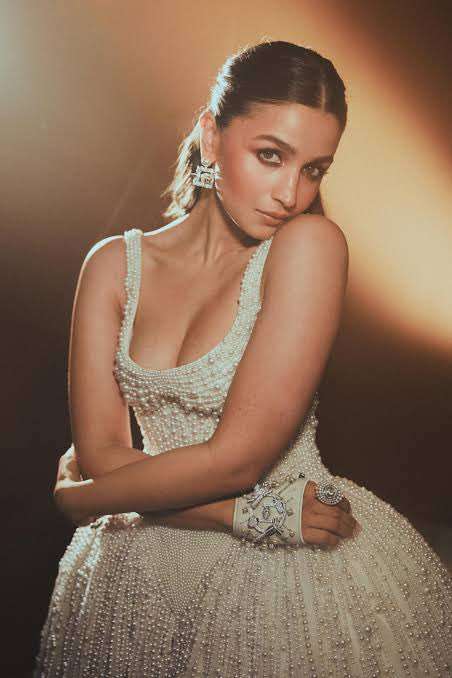 Alia Bhatt Stunning Images, Alia Bhatt Images, Alia Bhatt Photos, Alia Bhatt Pics, Alia Bhatt Stills, Alia Bhatt Pictures, Alia Bhatt Beautiful Images, Alia Bhatt