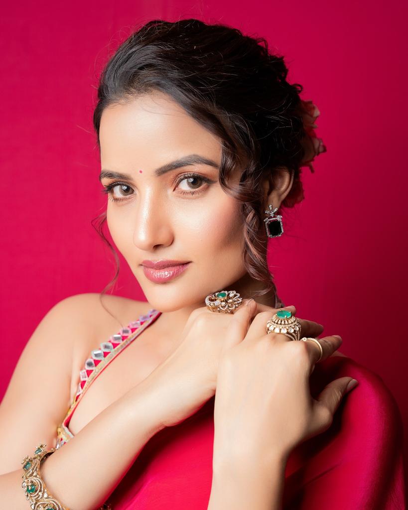 Siri Hanmanth Beautiful Images, Siri Hanmanth Images, Siri Hanmanth Hot Images, Siri Hanumanth Images, Siri Hanumanth Stills, Siri Hanumanth Pictures, Srihan, Siri Hanumanth Hot,