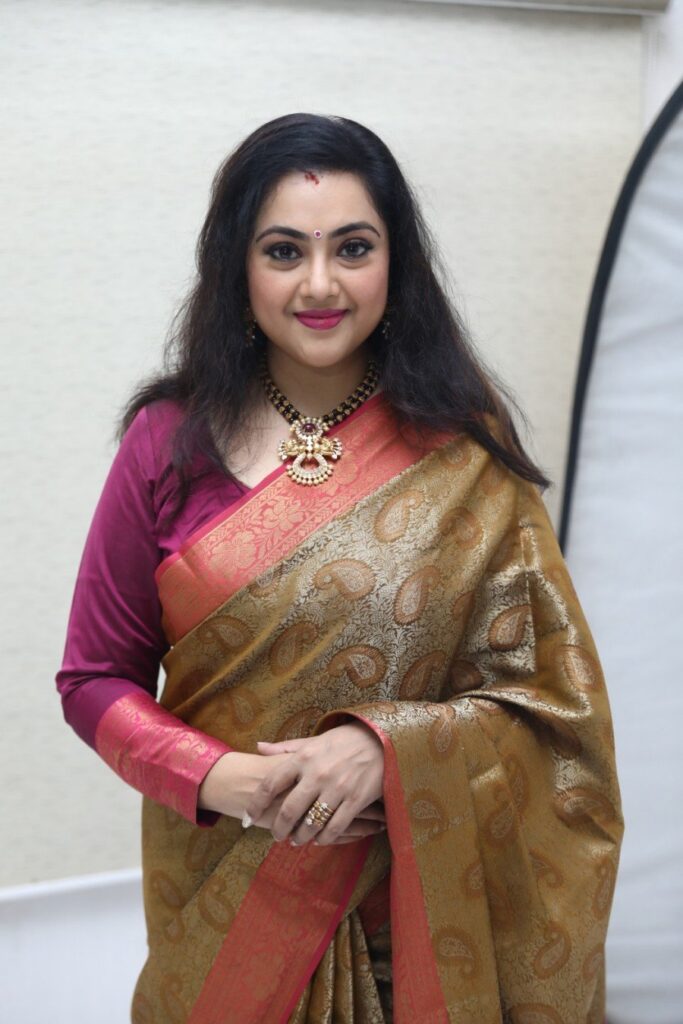 Meena Images, Heroine Meena Images, Meena Photos, Meena Pics, Meena Pictures, Meena Hot, Meena hot photos, Meena Saree Images, Actress Meena Gallery.