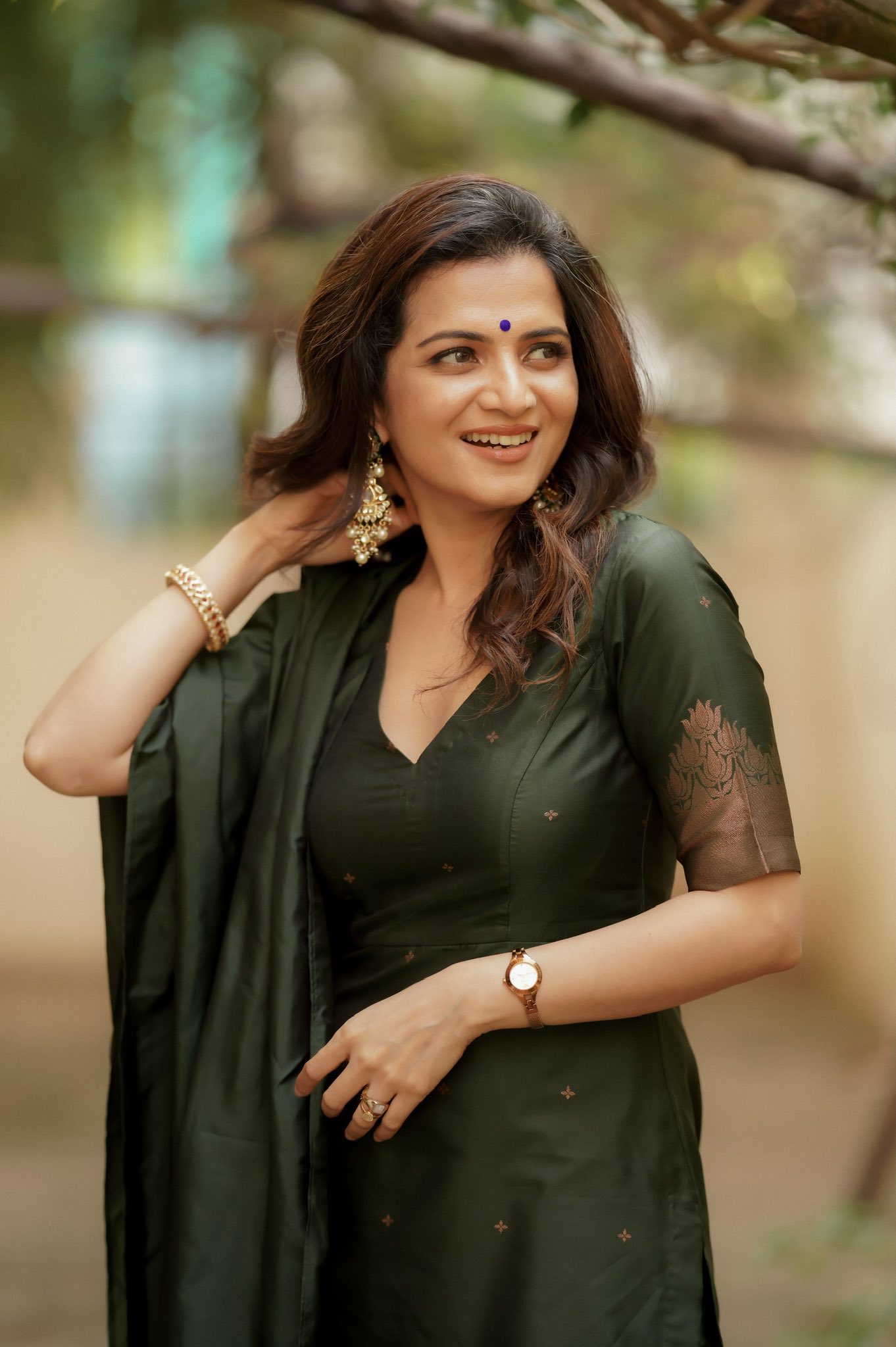 Dhivya Dharshini Beautiful Images