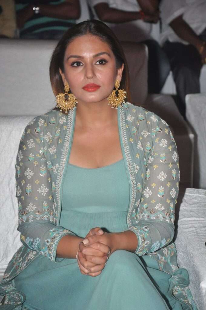 Huma Qureshi Photo Gallery, Huma Qureshi Images, Huma Qureshi Photos, Huma Qureshi Pics, Huma Qureshi Stills, Huma Qureshi Pictures, Huma Qureshi New Photos