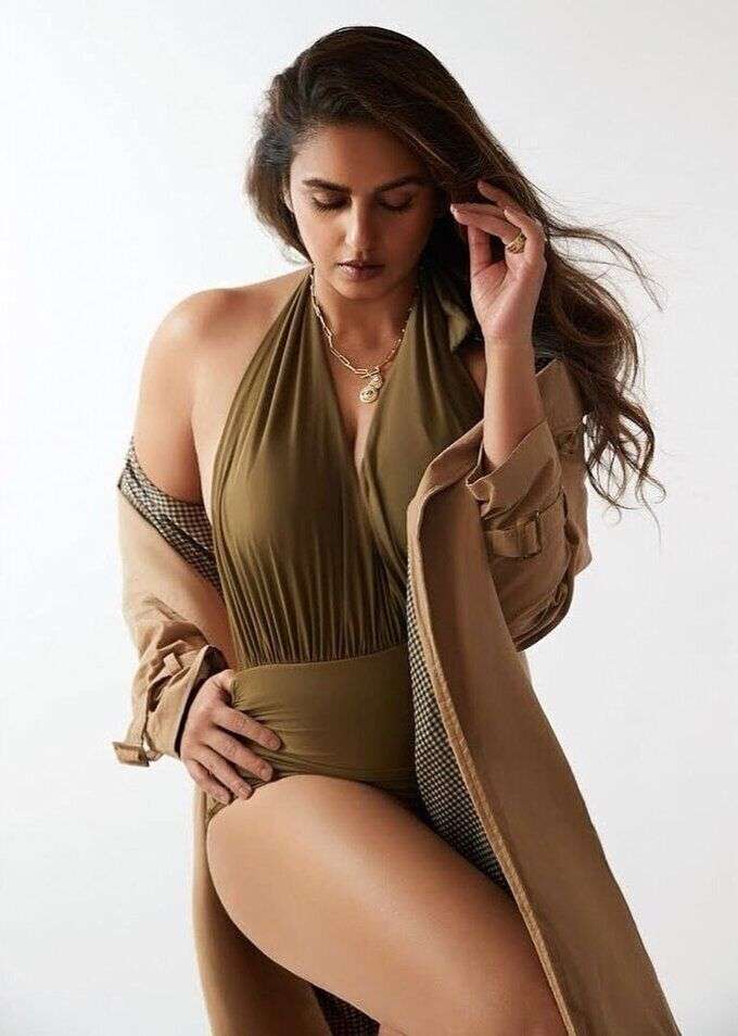 Huma Qureshi Photo Gallery, Huma Qureshi Images, Huma Qureshi Photos, Huma Qureshi Pics, Huma Qureshi Stills, Huma Qureshi Pictures, Huma Qureshi New Photos