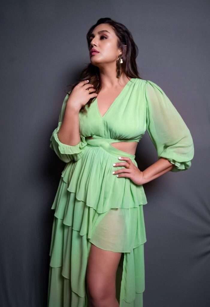 Huma Qureshi Photo Gallery, Huma Qureshi Images, Huma Qureshi Photos, Huma Qureshi Pics, Huma Qureshi Stills, Huma Qureshi Pictures, Huma Qureshi New Photos