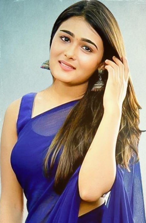 Shalini Pandey Photo gallery, Shalini Pandey Images, Shalini Pandey Photos, Shalini Pandey Pics, Shalini Pandey Stills, Shalini Pandey Pictures, Shalini Pandey Glamorous Images.