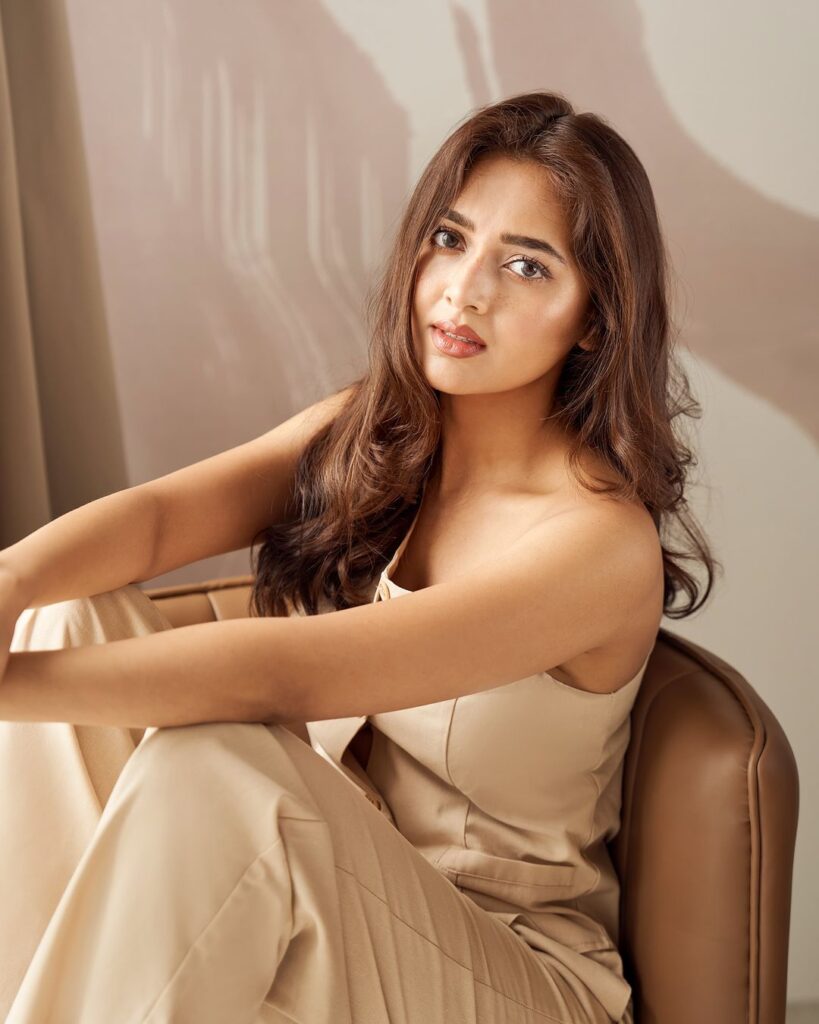 Tejasswi Prakash Images, Tejasswi Prakash Photos, Tejasswi Prakash Stills, Tejasswi Prakash Pics, Tejasswi Prakash Photo Gallery, Tejasswi Prakash Pictures, Tejasswi Prakash.