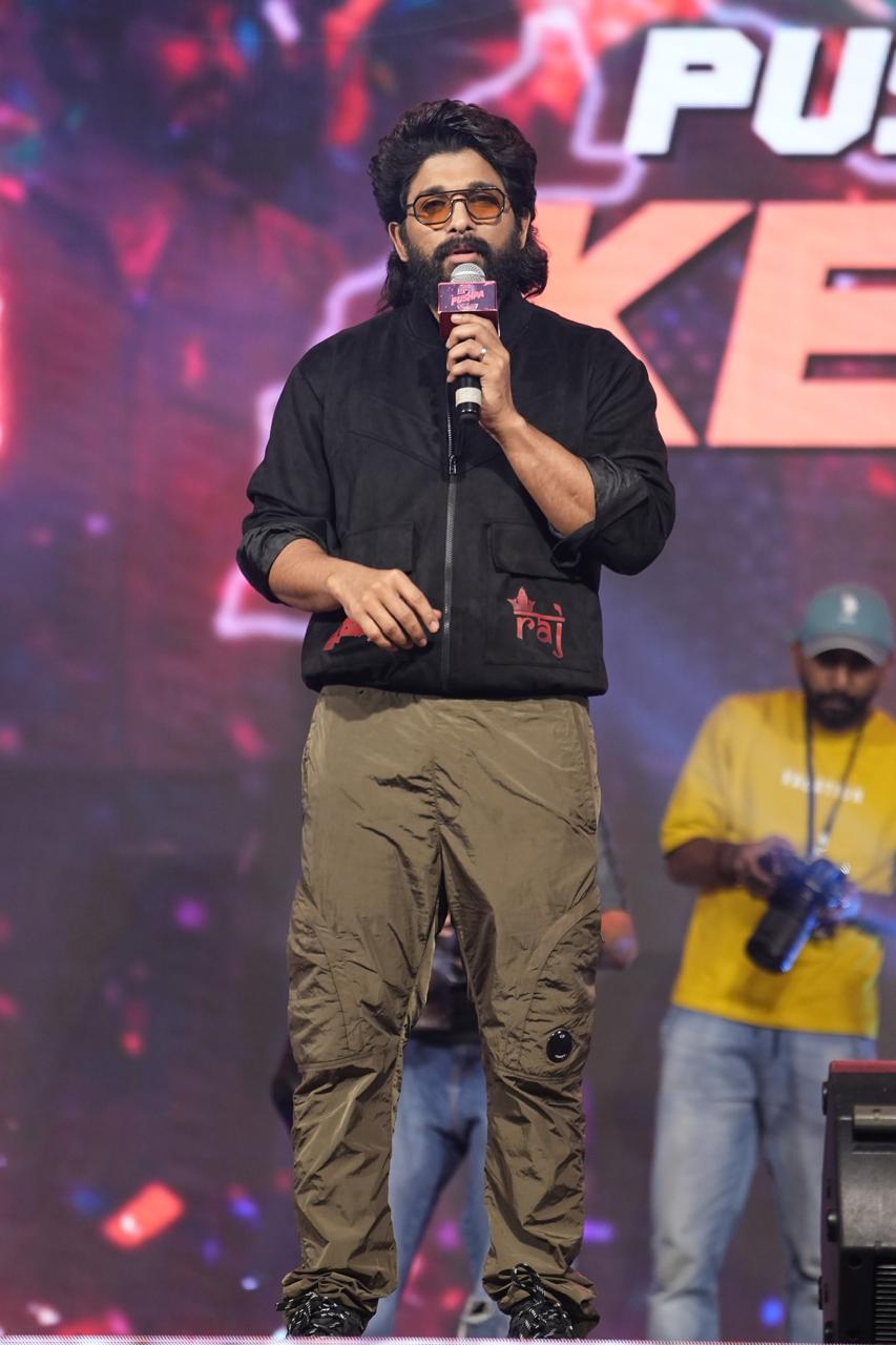 Pushpa 2 The Rule Movie Kochi Event Images, Allu Arjun at Kochi Event, Rashmika Mandanna at Kochi Event, Allu Arjun's Pushpa 2 The Rule Kochi Event Photos