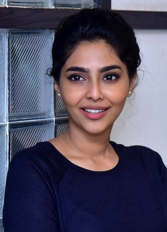 Aishwarya Lekshmi Family, Aishwarya Lekshmi Age, Aishwarya Lekshmi Height, Aishwarya Lekshmi DOB, Aishwarya Lekshmi Native Place, Aishwarya Lekshmi Personal