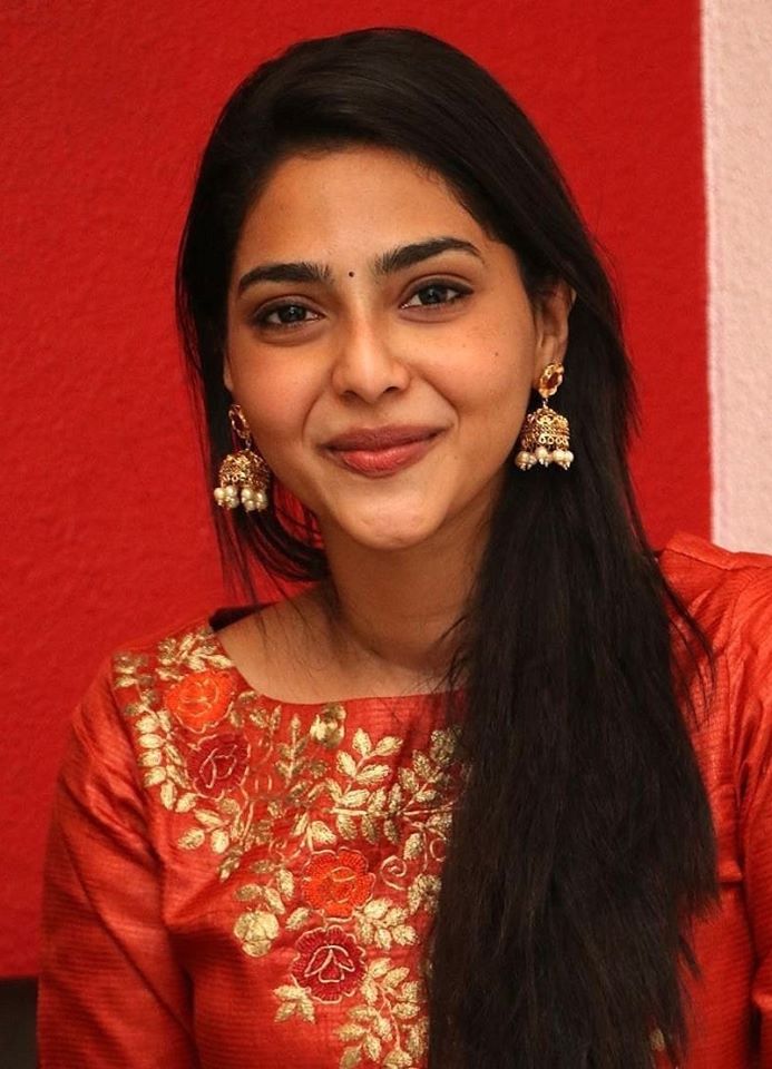 Aishwarya Lekshmi Family, Aishwarya Lekshmi Age, Aishwarya Lekshmi Height, Aishwarya Lekshmi DOB, Aishwarya Lekshmi Native Place, Aishwarya Lekshmi Personal