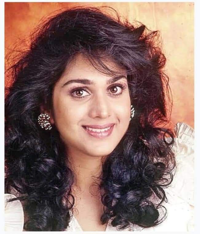 Meenakshi Seshadri Family, Meenakshi Seshadri Age, Meenakshi Seshadri Height, Meenakshi Seshadri Husband, Meenakshi Seshadri Children, Meenakshi Seshadri Movies, Meenakshi Seshadri,