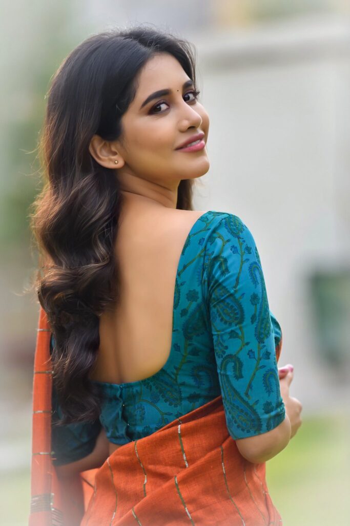 Nabha Natesh Family, Nabha Natesh Age, Nabha Natesh Height, Nabha Natesh Father, Nabha Natesh Mother, Nabha Natesh DOB, Nabha Natesh Birth Place, Nabha Natesh,