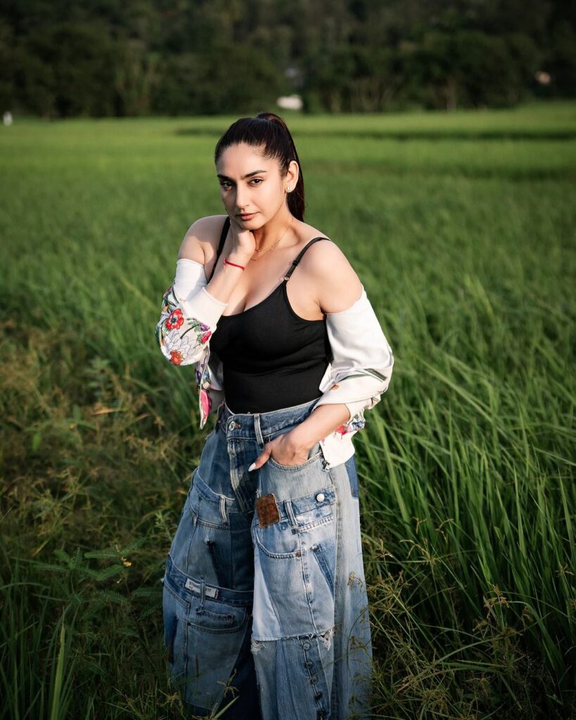 Ragini Dwivedi Family, Ragini Dwivedi Age, Ragini Dwivedi Height, Ragini Dwivedi Husband, Ragini Dwivedi Movies, Ragini Dwivedi Father, Ragini Dwivedi Mother, Ragini Dwivedi,