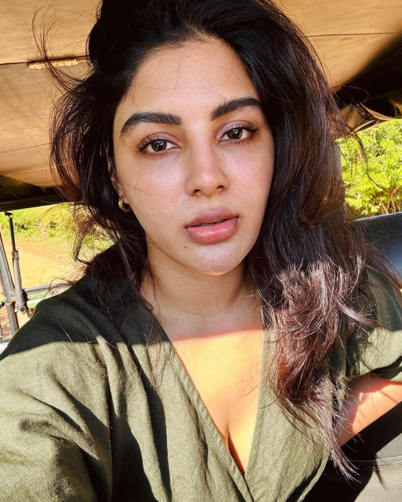 5 Best Glamorous Images of Samyuktha Menon, Top 5 Glamorous Photos of Samyuktha Menon, 5 Stunning Glamorous Looks of Samyuktha Menon, Samyuktha Menon’s 5 Most Glamorous Images, 5 Gorgeous Glamorous Pictures of Samyuktha Menon, The Glamour of Samyuktha Menon: Top 5 Stunning Images, 