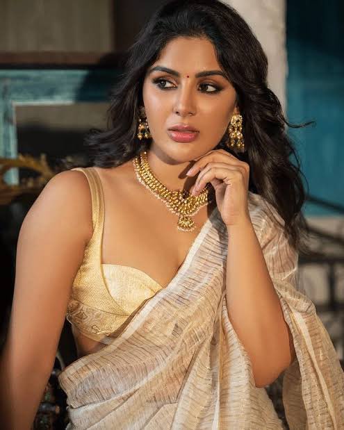 5 Best Glamorous Images of Samyuktha Menon, Top 5 Glamorous Photos of Samyuktha Menon, 5 Stunning Glamorous Looks of Samyuktha Menon, Samyuktha Menon’s 5 Most Glamorous Images, 5 Gorgeous Glamorous Pictures of Samyuktha Menon, The Glamour of Samyuktha Menon: Top 5 Stunning Images, 