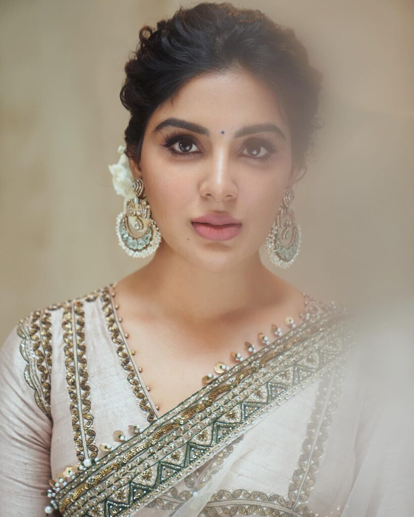 Samyuktha Menon Family, Samyuktha Menon  Age, Samyuktha Menon Height, Samyuktha Menon DOB, Samyuktha Menon Birth Place, Samyuktha Menon South Indian Actress