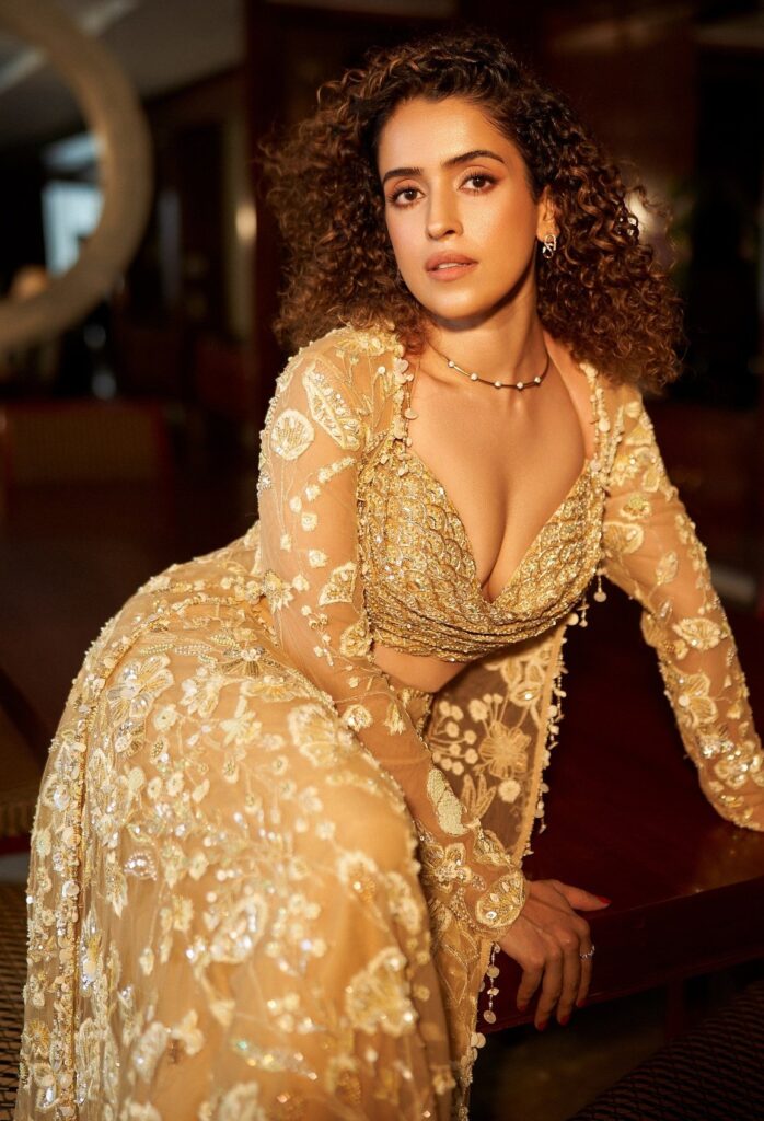 Sanya Malhotra Family, Sanya Malhotra Age, Sanya Malhotra Height, Sanya Malhotra Father, Sanya Malhotra Mother, Sanya Malhotra DOB, Sanya Malhotra Birth Place,