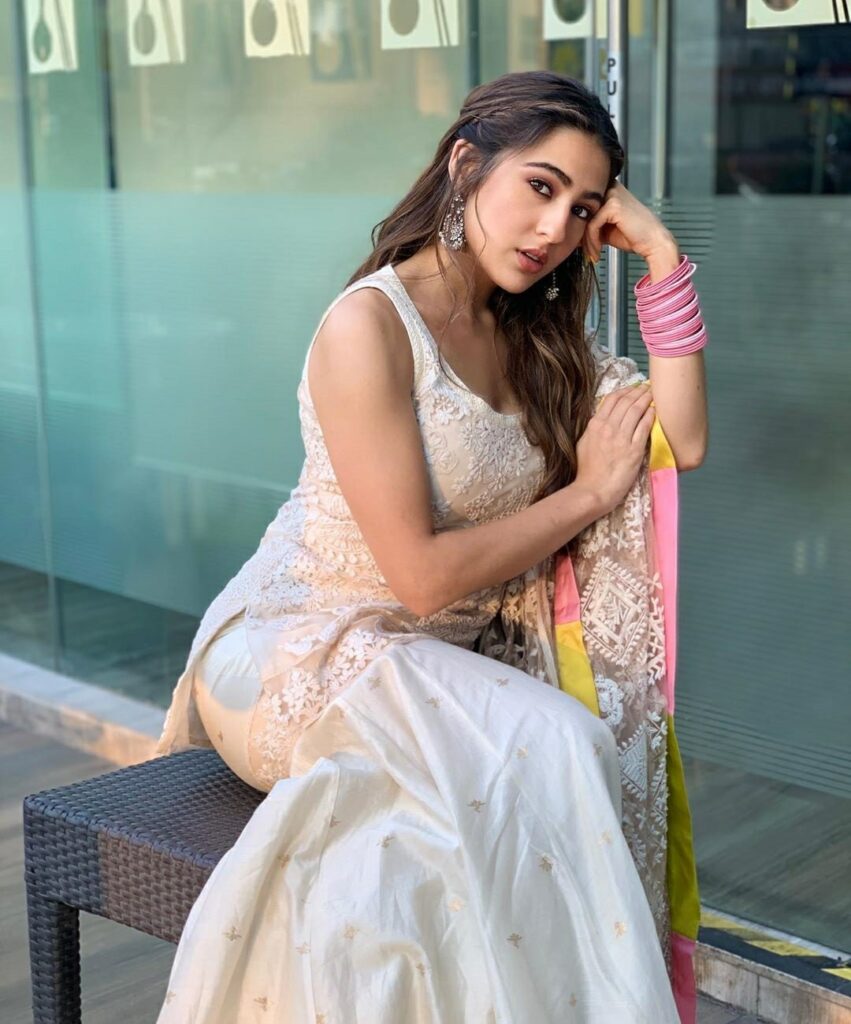 Sara Ali Khan Family, Sara Ali Khan Age, Sara Ali Khan Height, Sara Ali Khan Husband, Sara Ali Khan Father, Sara Ali Khan Mother, Sara Ali Khan Brother, Sara Ali Khan,