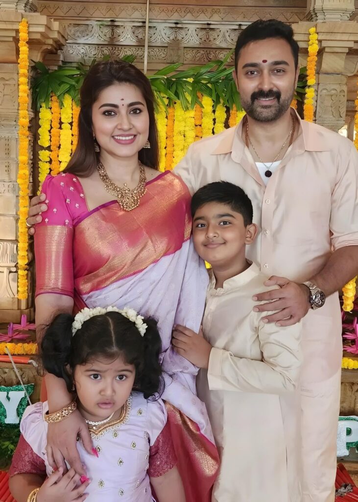 Sneha Family, Sneha Age, Sneha Height, Sneha Husband, Sneha Children's, Sneha DOB, Sneha Father Name, Sneha son name, Sneha Daughter Name, Sneha Husband Name