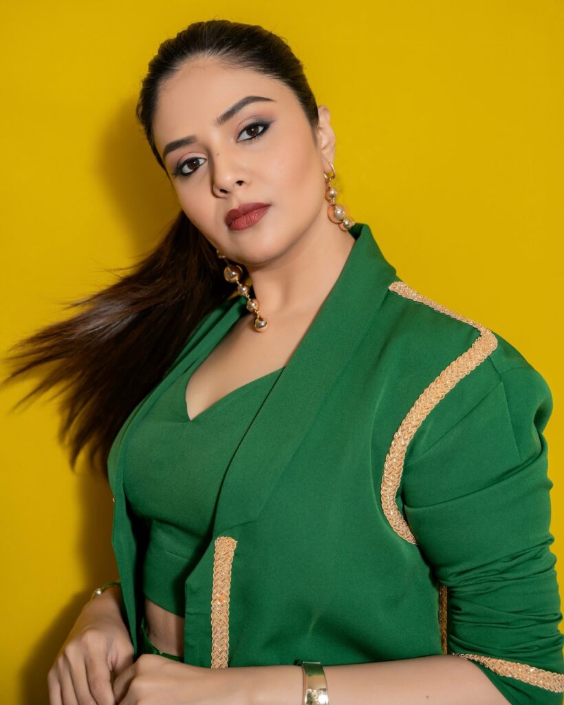 Sreemukhi Family, Sreemukhi Age, Sreemukhi Height, Sreemukhi Personal Life, Sreemukhi Mother, Sreemukhi Father, Sreemukhi DOB, Sreemukhi Tv Anchor, Sreemukhi,