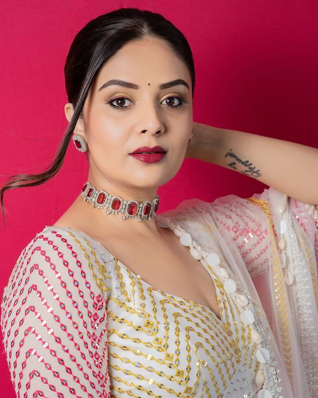 Sreemukhi Family, Sreemukhi Age, Sreemukhi Height, Sreemukhi Personal Life, Sreemukhi Mother, Sreemukhi Father, Sreemukhi DOB, Sreemukhi Tv Anchor, Sreemukhi,