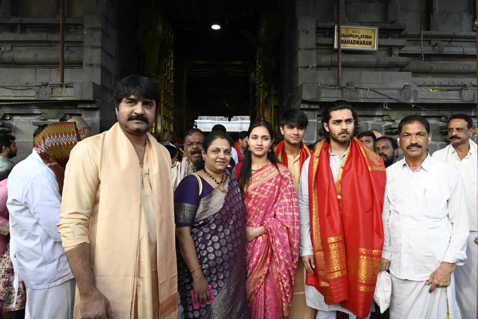 Srikanth Family, Srikanth Age, Srikanth Height, Srikanth Wife, Srikanth Children, Srikanth DOB, Srikanth Birth Place, Srikanth Son Roshan, Srikanth Wife Ooha,