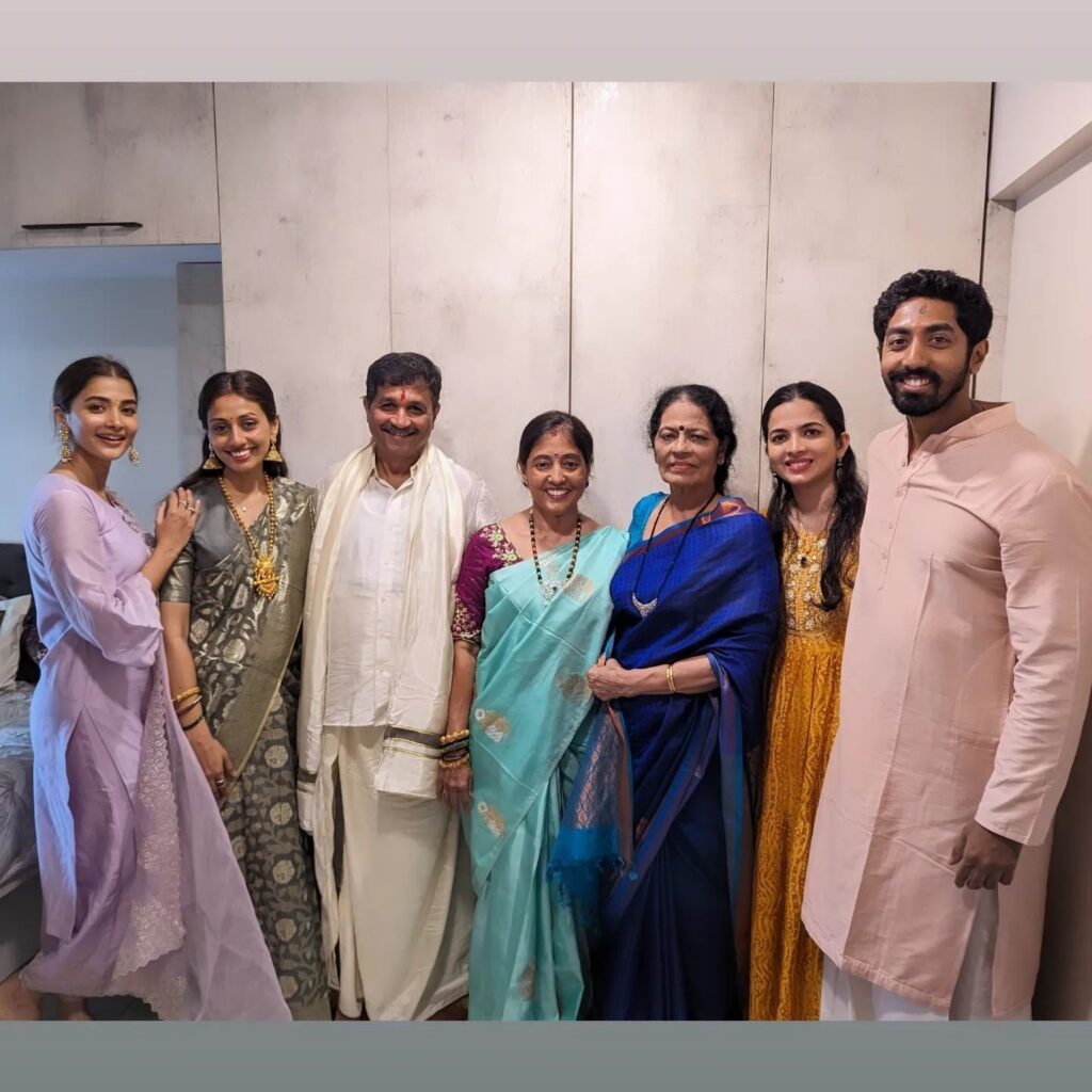 Pooja Hegde Family, Pooja Hegde Age, Pooja Hegde Height, Pooja Hegde Popularity, Pooja Hegde DOB, Pooja Hegde Father, Pooja Hegde Mother, Pooja Hegde Native